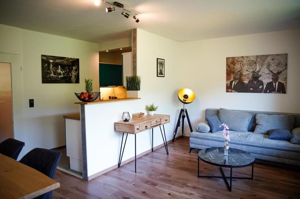 Kitchen or kitchenette, Living room, Seating area, Dining area