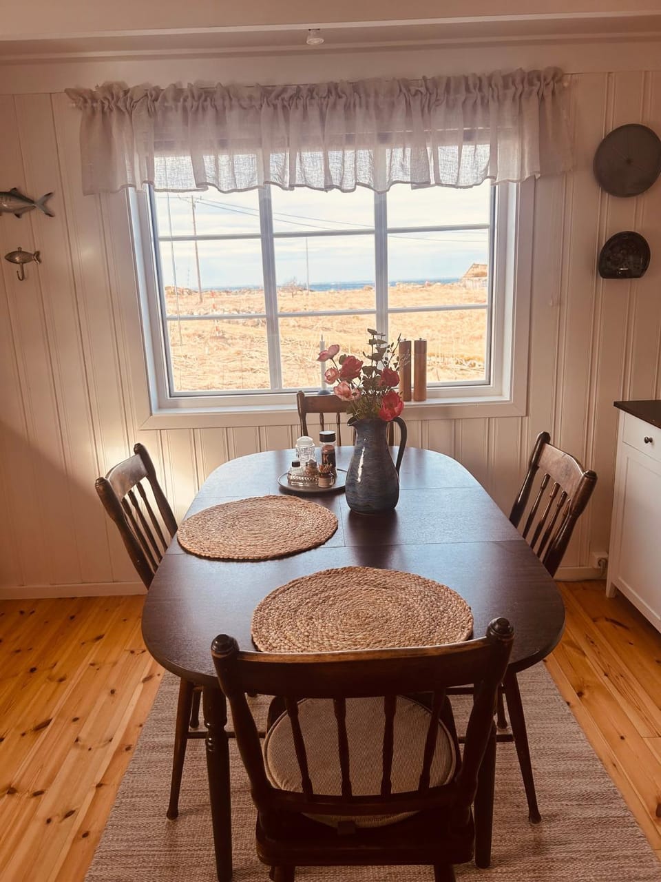 Coffee/tea facilities, Kitchen or kitchenette, Dining area, Breakfast, toaster