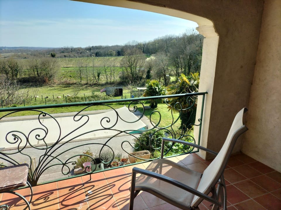 Spring, Day, Natural landscape, Garden, Garden, View (from property/room), Balcony/Terrace, Dining area, Garden view