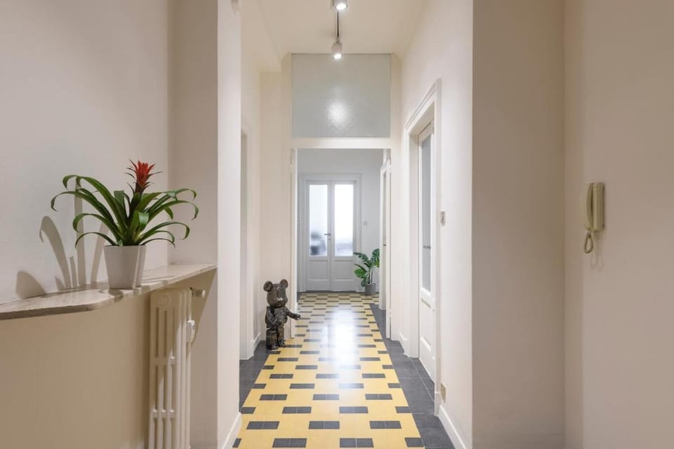 Day, Living room