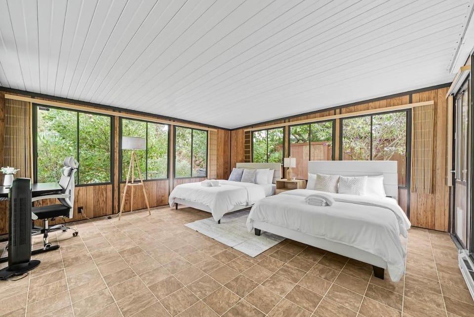 3129 Light-Filled Retreat 4BR 2BA Lush Backyard Palo Alto Villa in Menlo Park