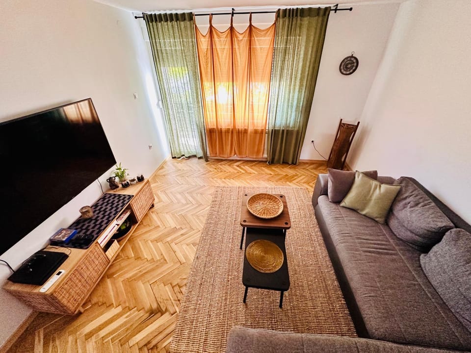 Communal lounge/ TV room, TV and multimedia, Living room, Seating area, Evening entertainment