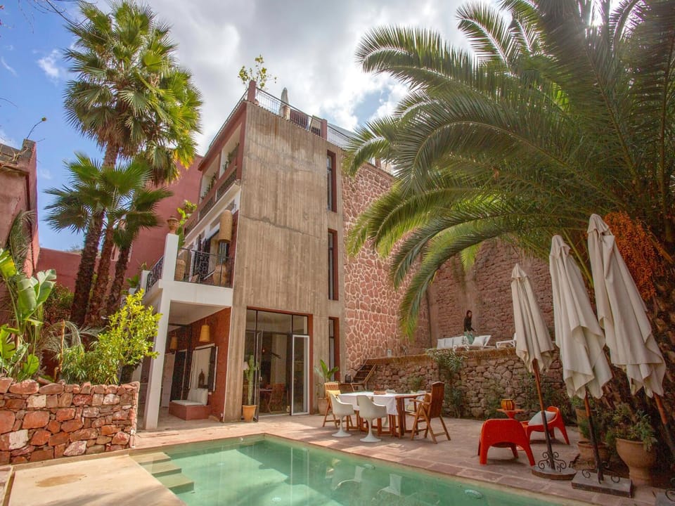 Property building, Patio, Day, Garden, Garden view, Pool view, Swimming pool, sunbed