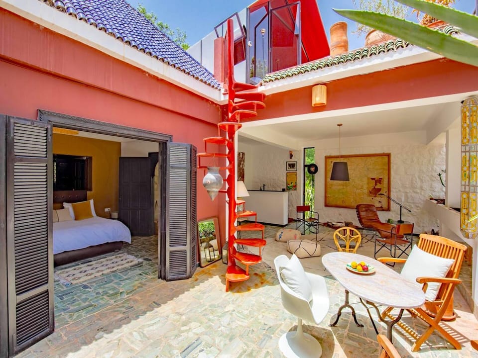 Property building, Patio, Communal lounge/ TV room, Bed, Day, View (from property/room), Balcony/Terrace, Living room, Photo of the whole room, Seating area, Dining area, Evening entertainment, Bedroom, sunbed