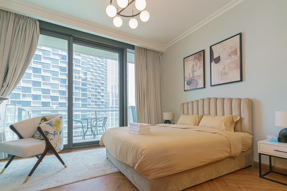 Rovostays Luxury Private Room in Apartment Burj Vista Downtown Apartment in Dubai