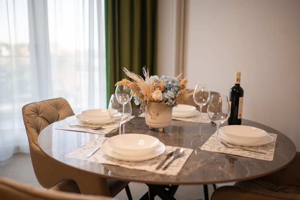Green Serenity Apartment in Odyssey Pools Spa and Parking Apartment in Constanța County