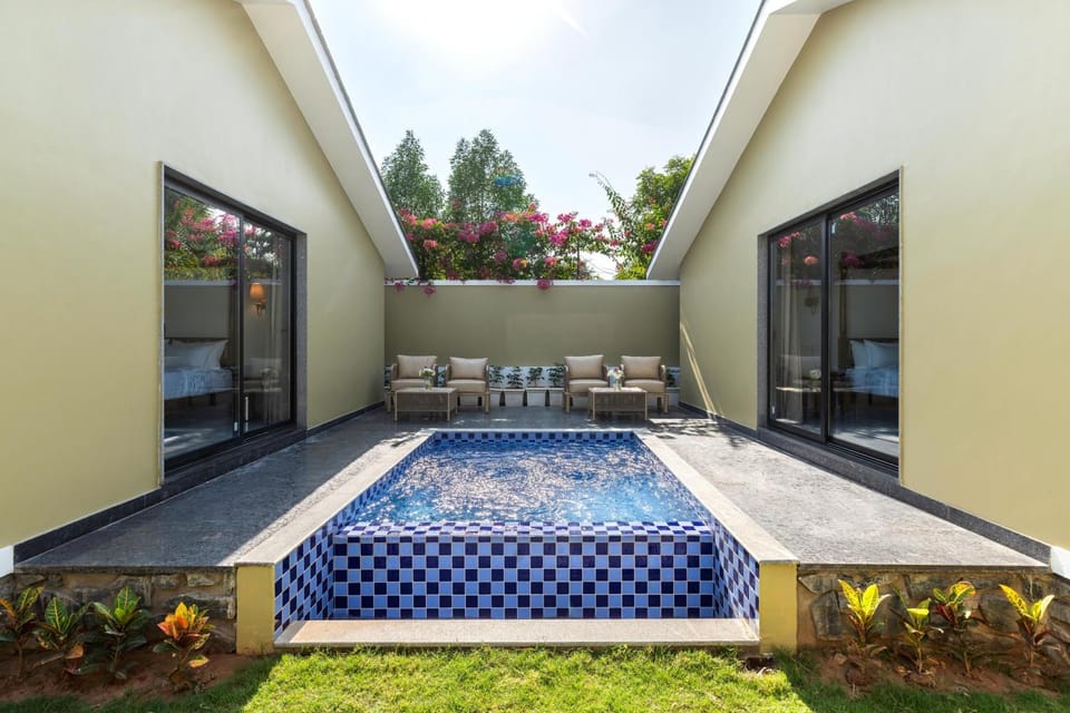 Day, Seating area, Garden view