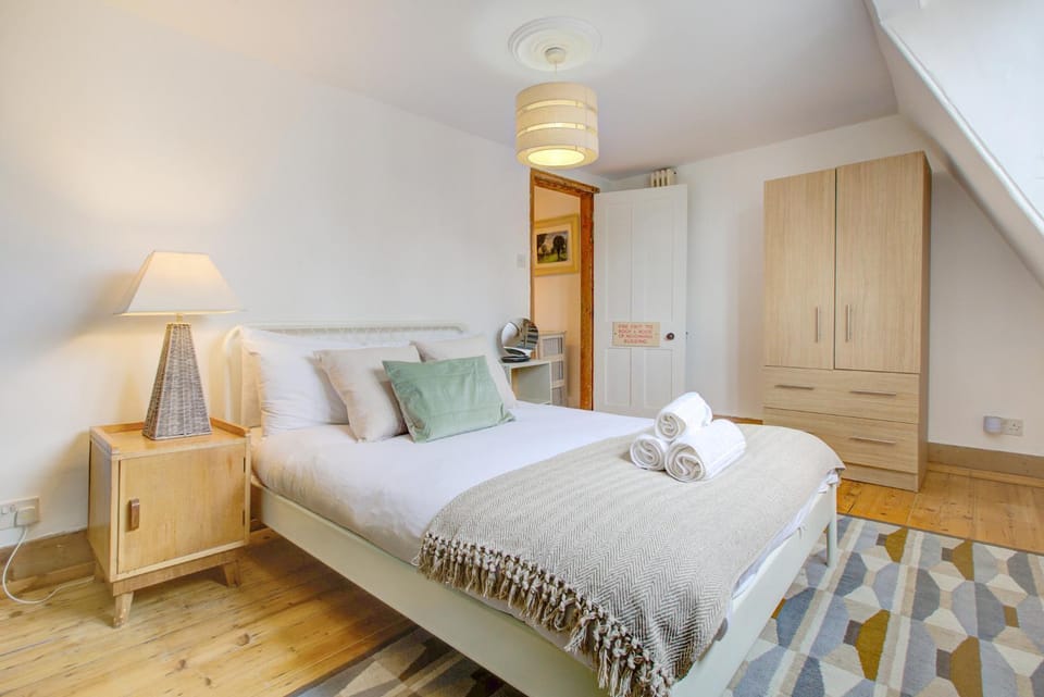 3 Bedroom Serviced Apartment, Brick Lane & Tower Bridge, Sleeps 6 Apartment in London