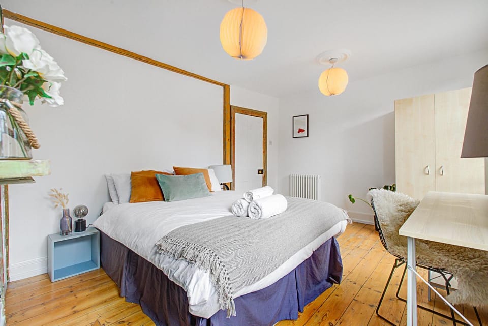 3 Bedroom Serviced Apartment, Brick Lane & Tower Bridge, Sleeps 6 Apartment in London