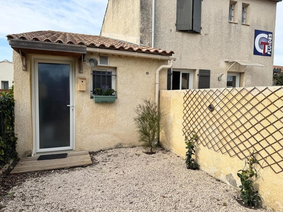Le Mini-Loft ISS House in L'Isle-sur-la-Sorgue