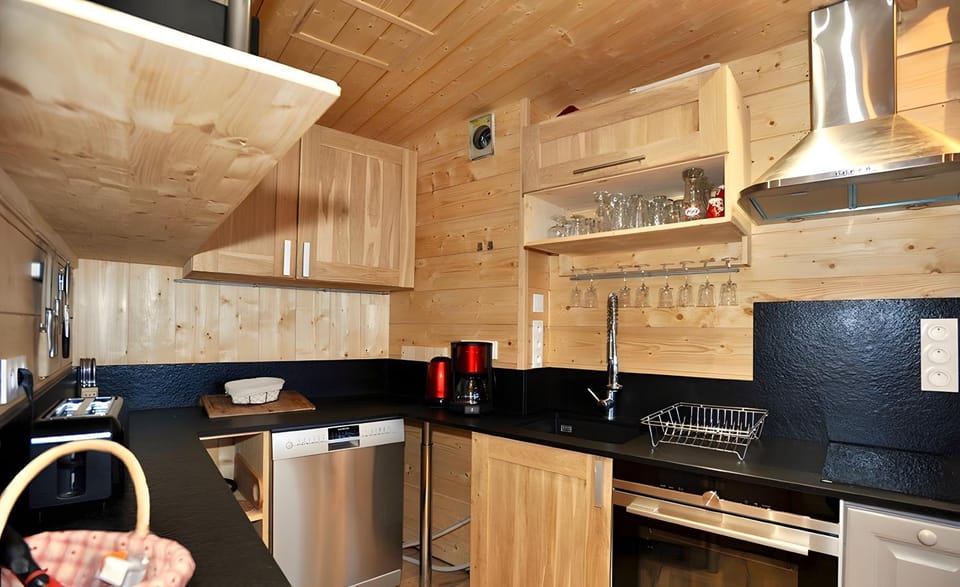 Kitchen or kitchenette, Living room