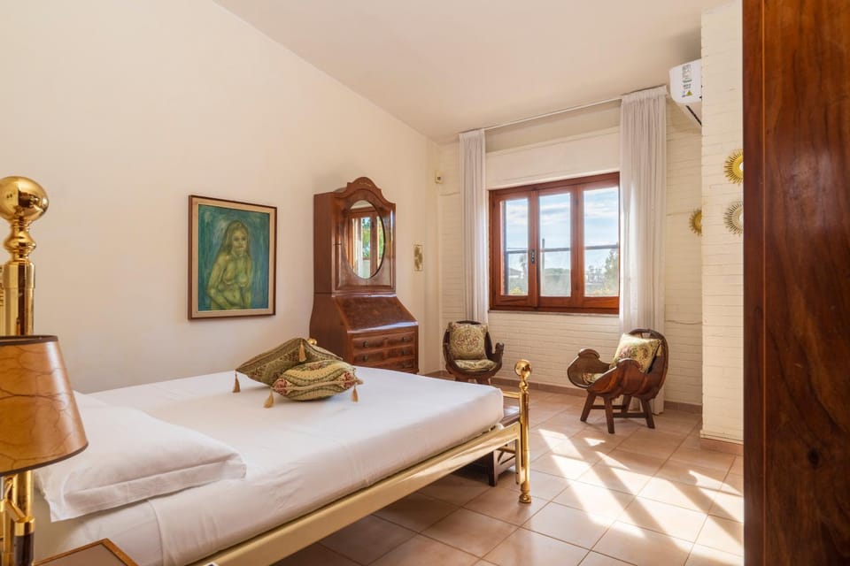 Bed, Bedroom, wardrobe, air conditioner
