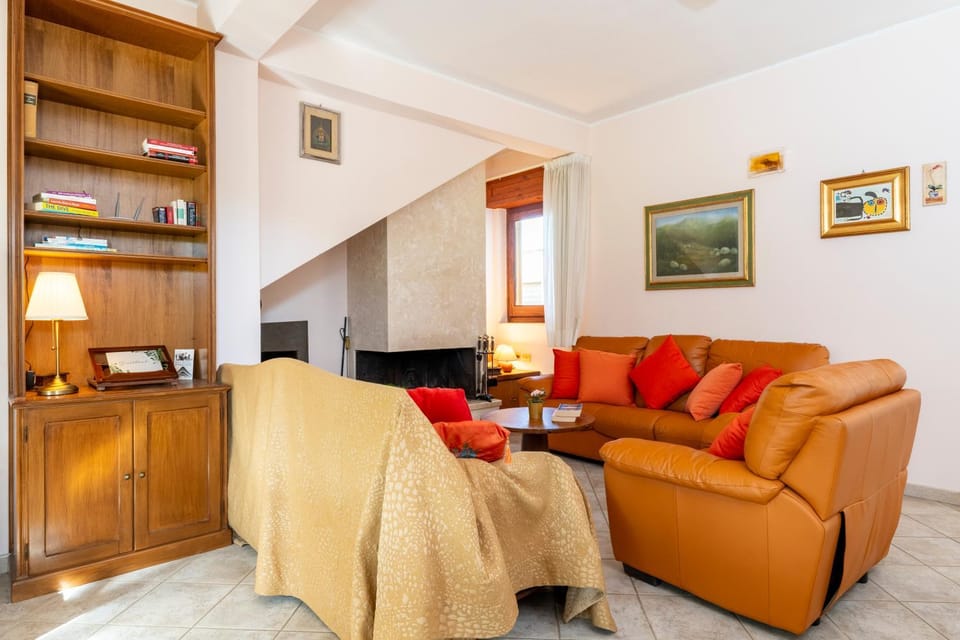 TV and multimedia, Living room, fireplace