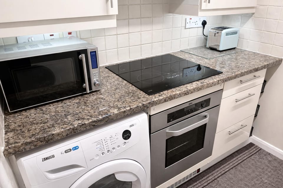 Central Perks! Apartment in Slough