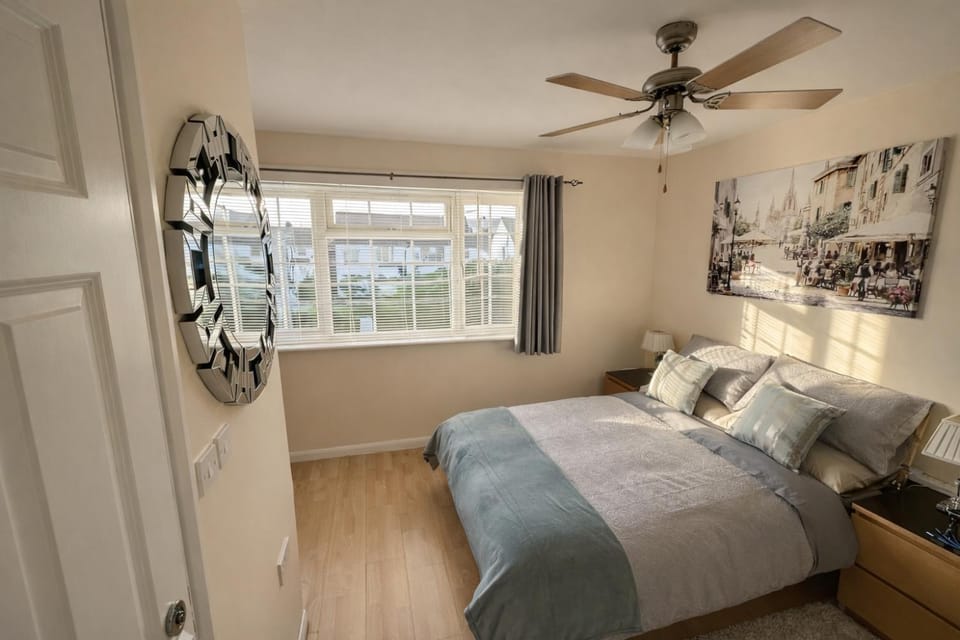 Central Perks! Apartment in Slough