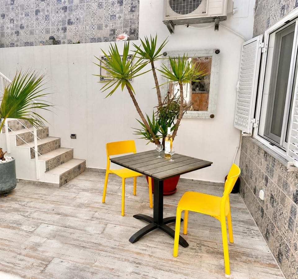 Patio, Seating area