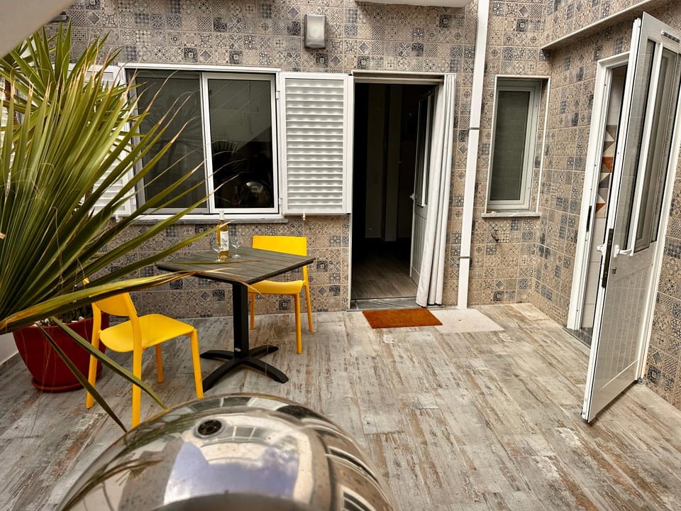 Patio, Facade/entrance, Day, Balcony/Terrace, Dining area