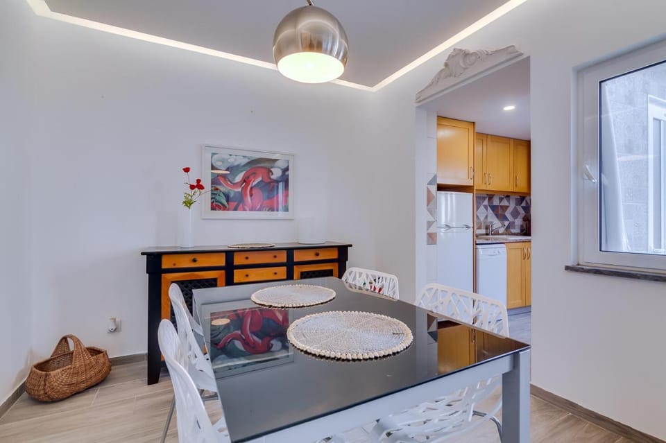 Kitchen or kitchenette, Living room, Photo of the whole room, Dining area, furniture