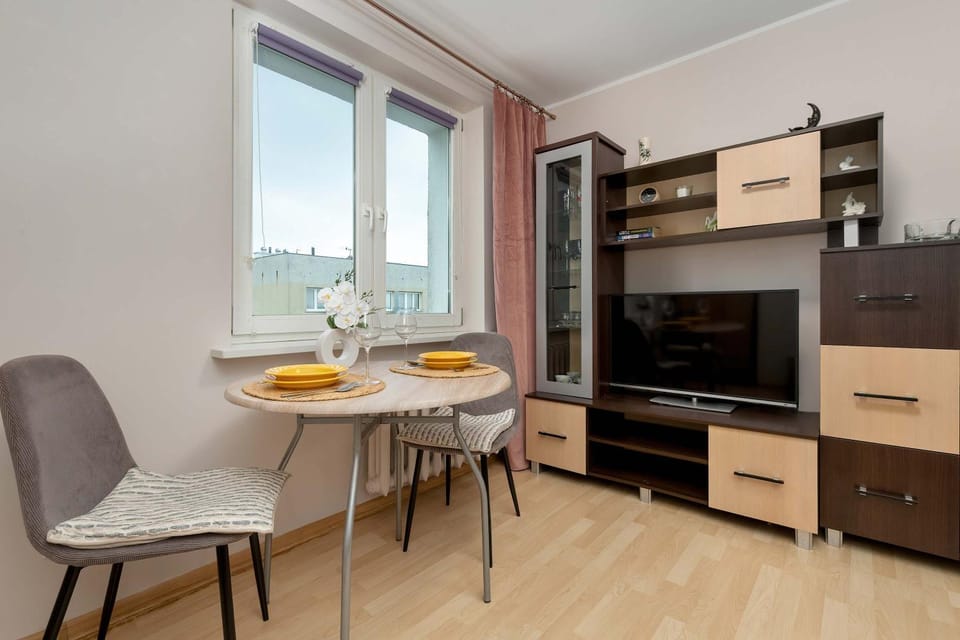 TV and multimedia, Seating area, Dining area
