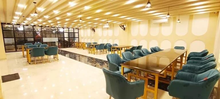 Restaurant/places to eat, Meeting/conference room, Breakfast