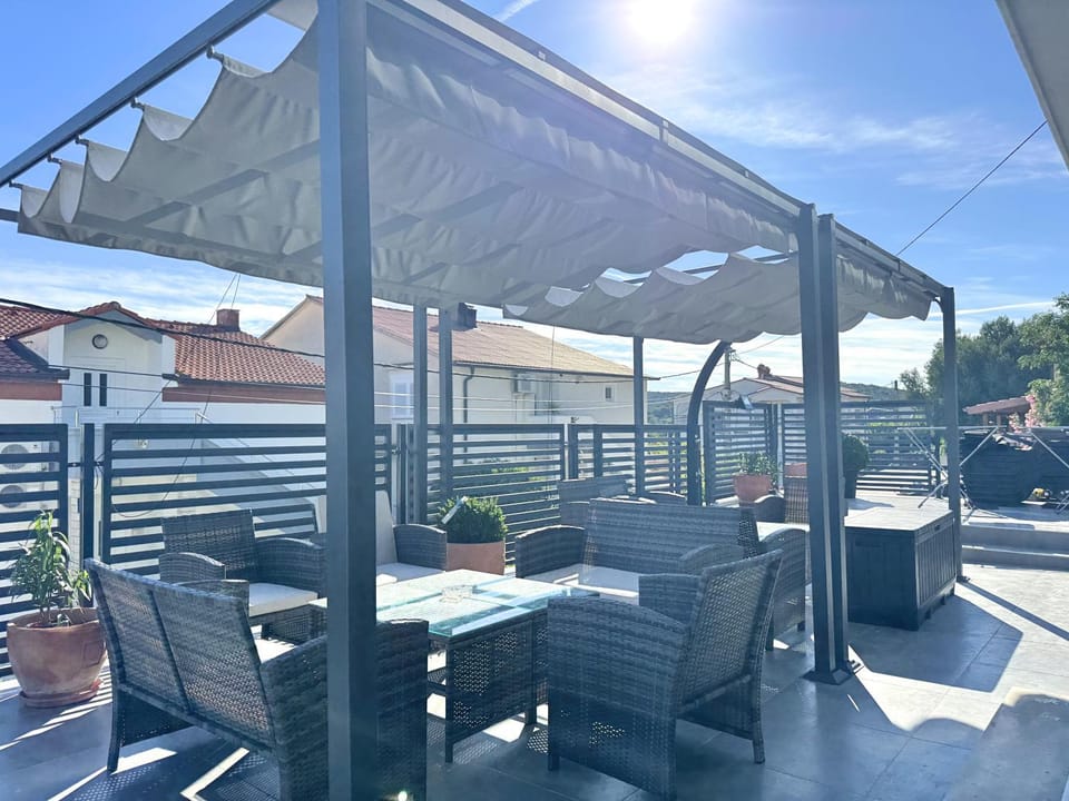 Shower, Patio, View (from property/room), Balcony/Terrace, Seating area