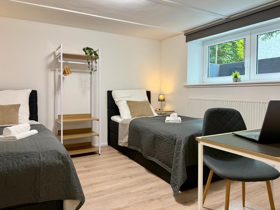 Bedroom, towels
