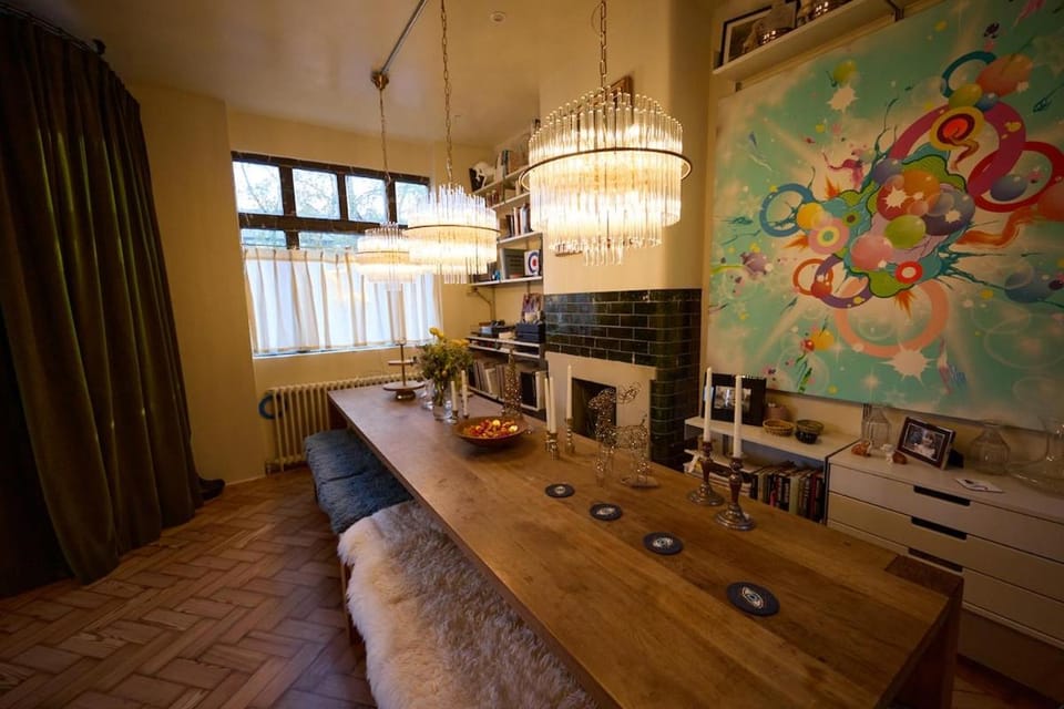 London's Wildest Stay - Sleeps 6 - Roof Terrace House in London Borough of Hackney