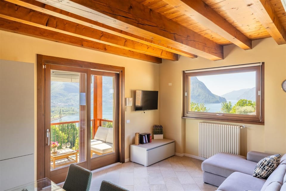 Natural landscape, TV and multimedia, Living room, Evening entertainment, Mountain view