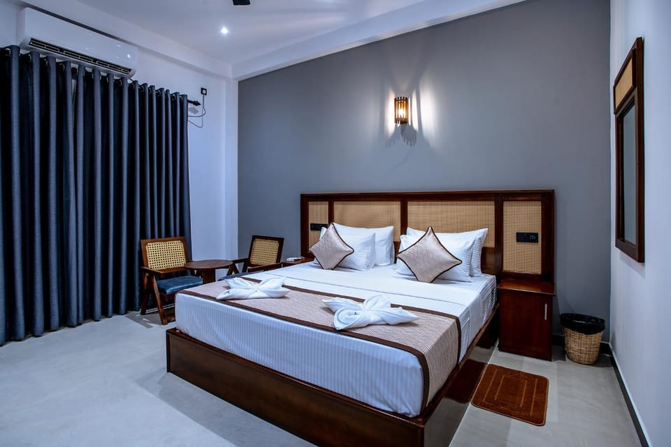 Living room, Seating area, Bedroom, towels