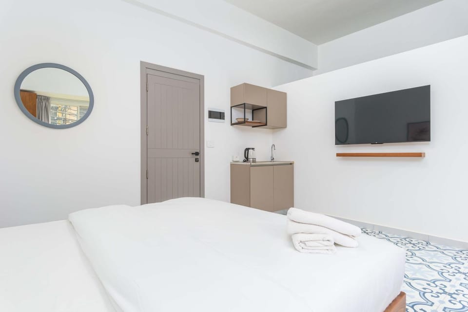 Bed, TV and multimedia, Kitchen or kitchenette, towels
