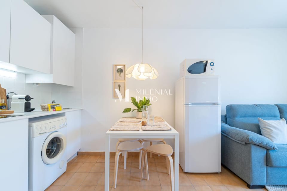 Kitchen or kitchenette, Dining area, washing machine