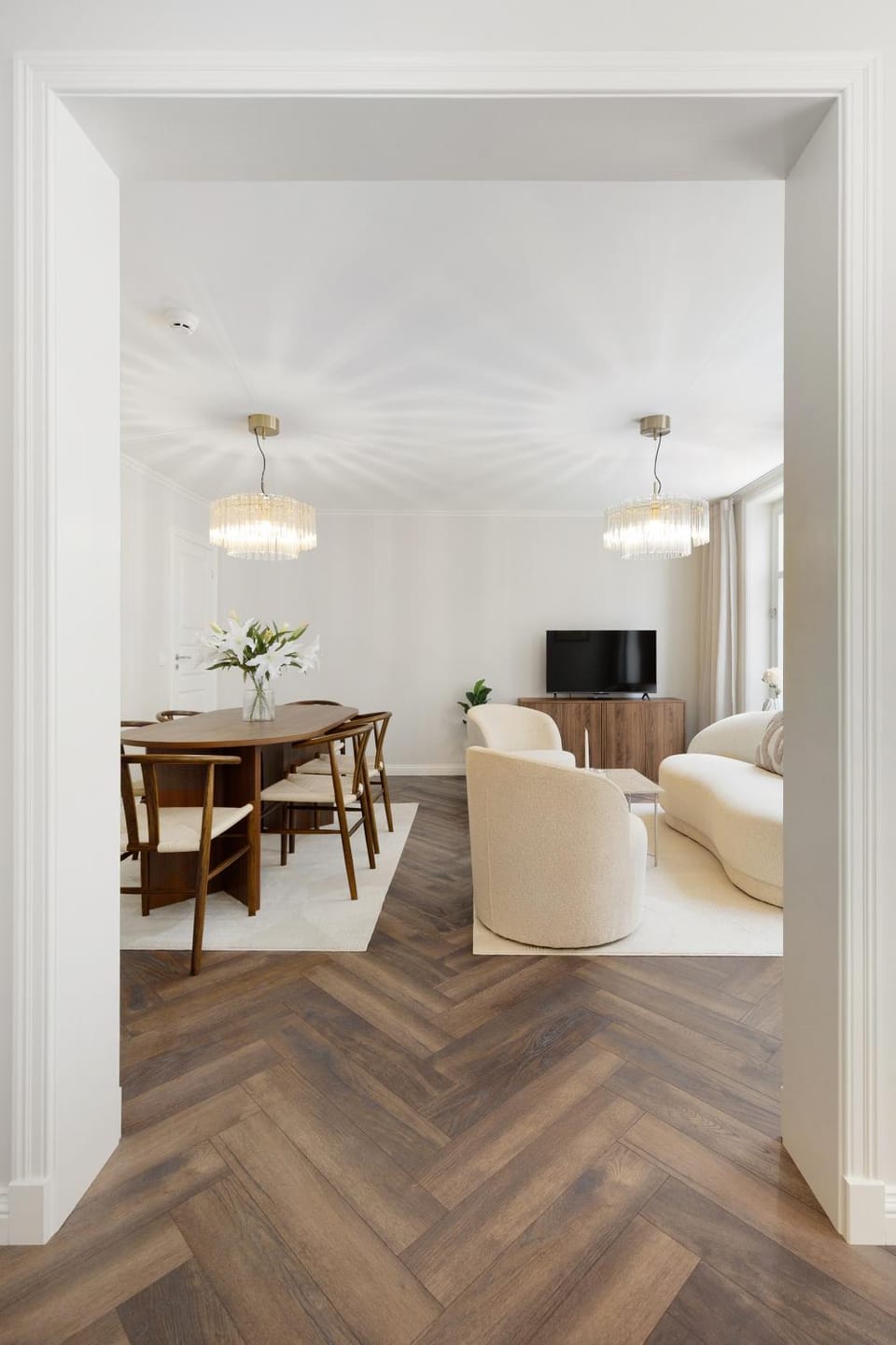 TV and multimedia, Living room, Dining area