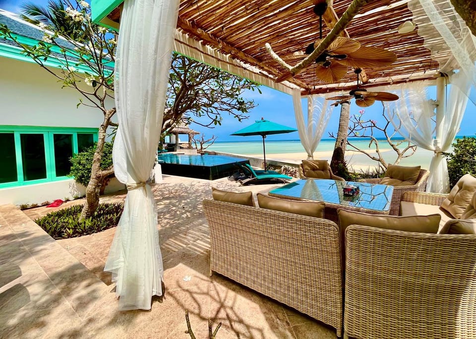 Villa Sunrise - Golden Beachfront Villa in Ko Samui