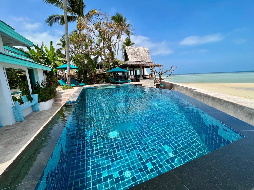 Villa Sunrise - Golden Beachfront Villa in Ko Samui