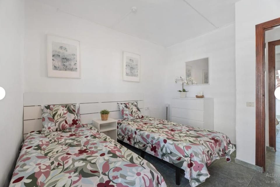 Ocean Breeze Penthouse Las Floritas Apartment in Playa de las Americas