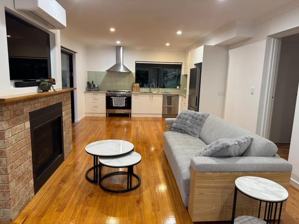The Riverside Retreat, Farmstay Nature Escape Apartment in Noojee