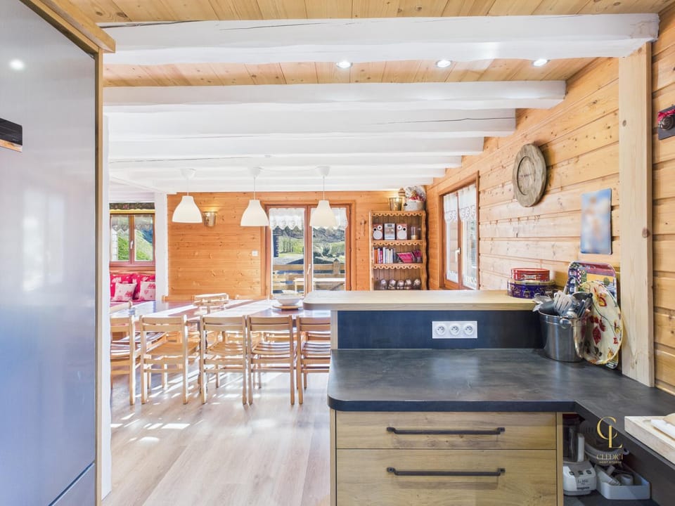 Dining area, kitchen