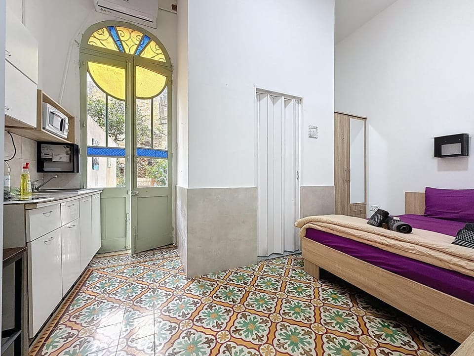 Bed, Kitchen or kitchenette, Photo of the whole room