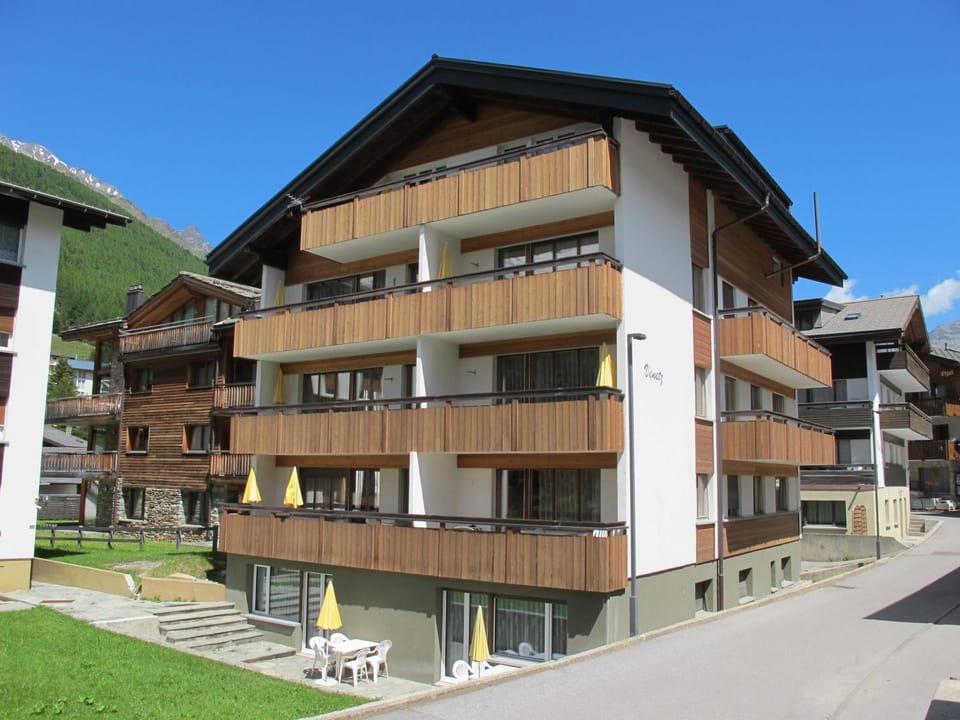 Appartementhaus Venetz SAAS110 ruhige Lage direkt an SKIBUSHALTESTELLE Apartment in Saas-Fee