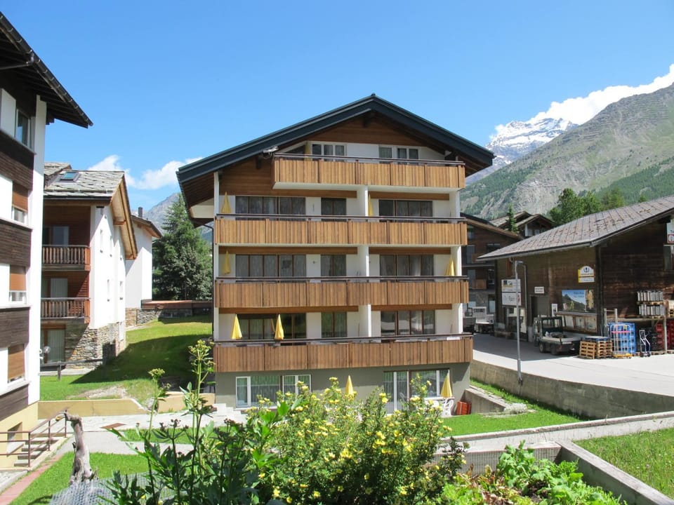 Appartementhaus Venetz SAAS110 ruhige Lage direkt an SKIBUSHALTESTELLE Apartment in Saas-Fee
