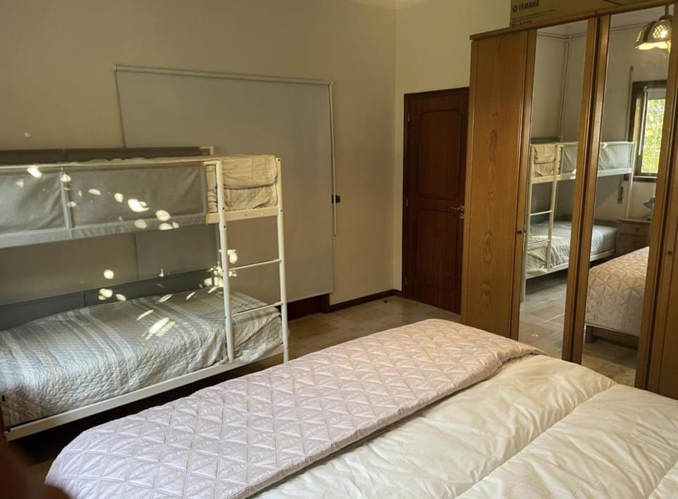 Bedroom, bunk bed