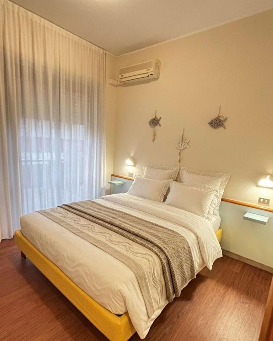 Bed, Bedroom, air conditioner