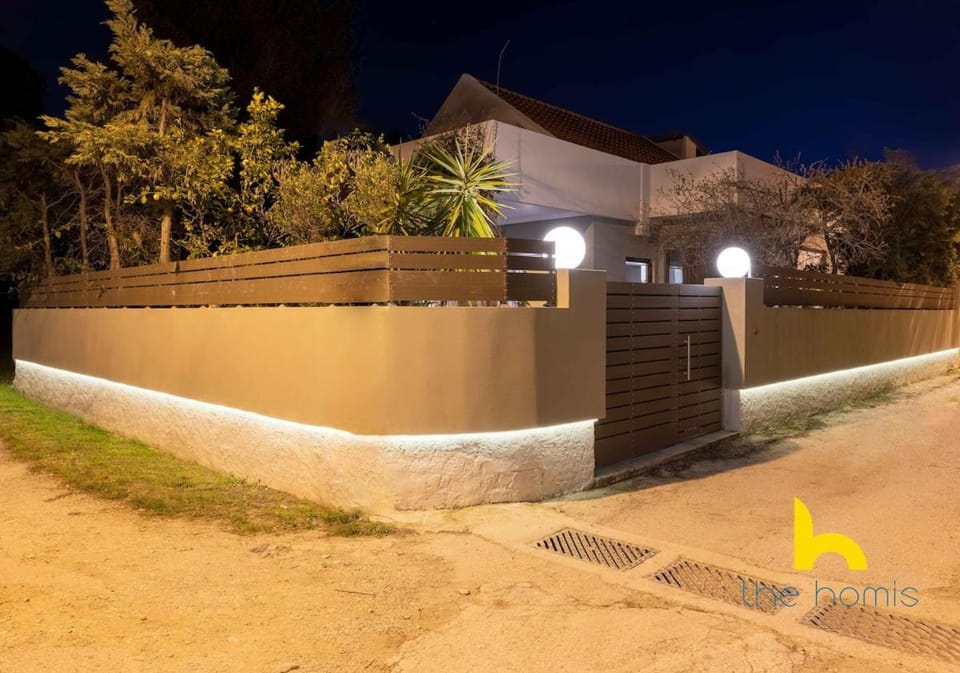 Seaside Bliss Coastal Family Townhouse Getaway! Apartment in East Attica Regional Unit, Greece