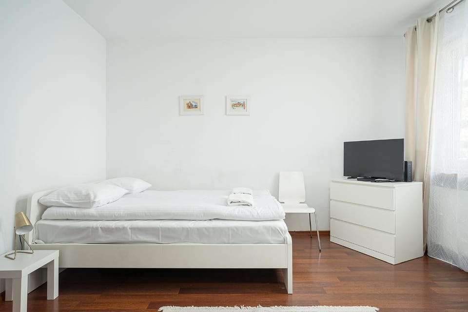 Bed, TV and multimedia