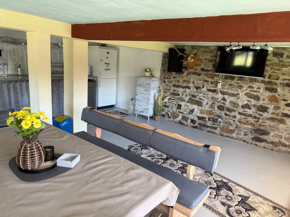 TV and multimedia, Kitchen or kitchenette, Living room, Dining area