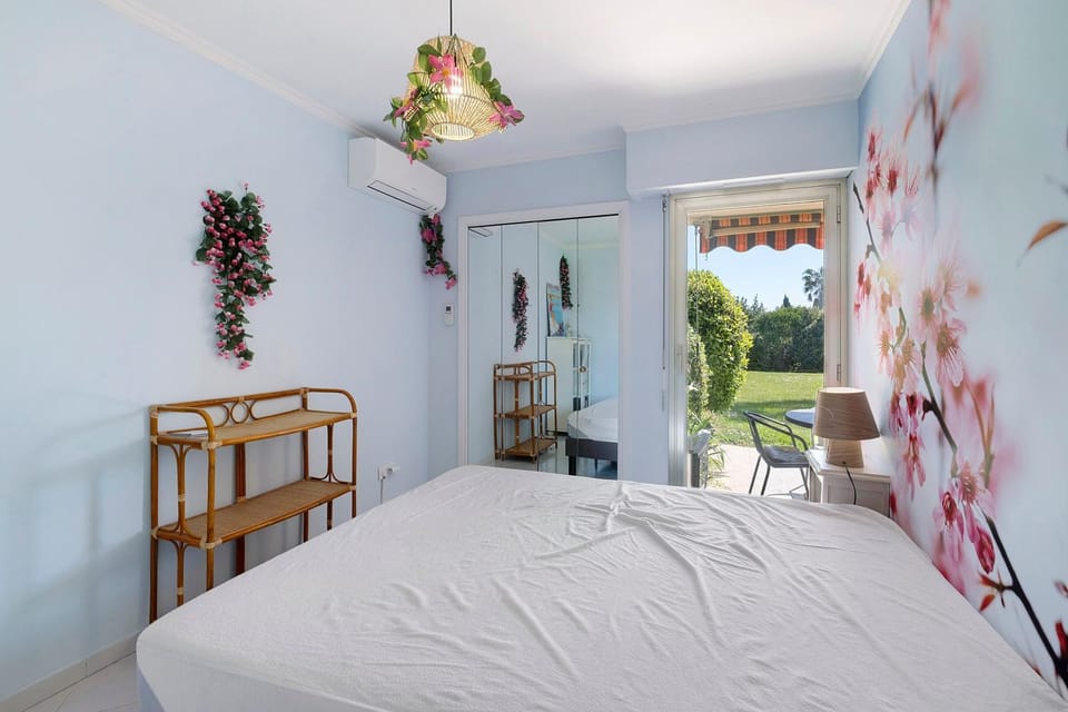 Living room, Bedroom