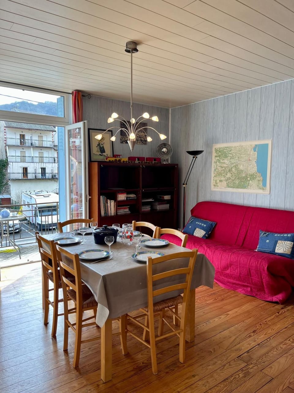 Living room, Seating area, Dining area