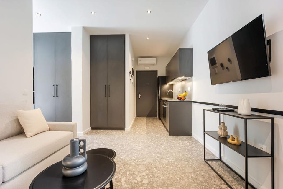 TV and multimedia, Kitchen or kitchenette, Living room, Seating area