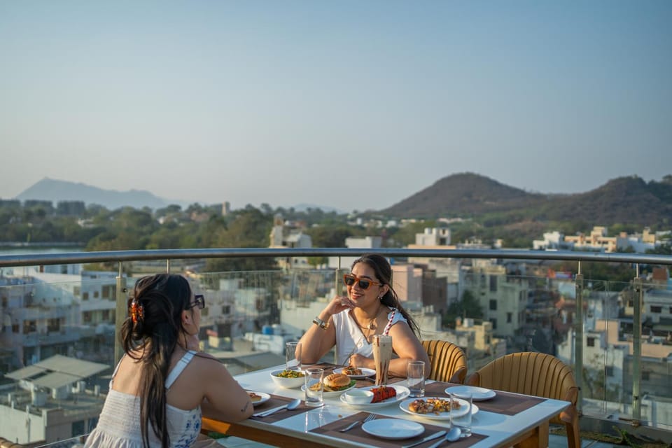 Restaurant/places to eat, Balcony/Terrace