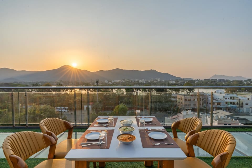 Restaurant/places to eat, Balcony/Terrace